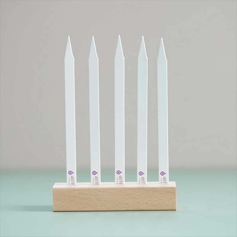 1Pcs Wood Table Perfume Essent - огляд і ціна Desk Setup Essentials